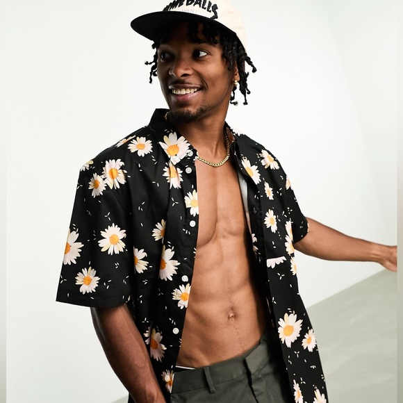 NEW Wesc Oden Daisy AOP All Over Button Down Camp Shirt Men’s size XL - Picture 10 of 10